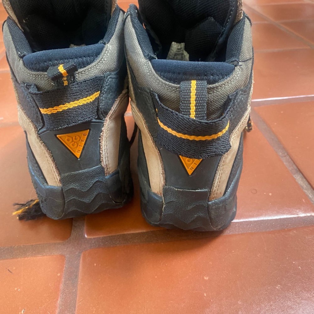 Nike Air Hiking Boots - Picture 3 of 11